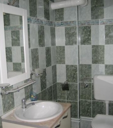 4-4 Bathroom