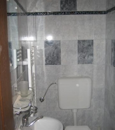 4-4 Small bathroom